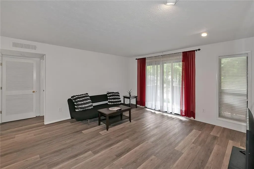 1402 Woodcliff Drive, Sandy Springs, Georgia 30350, 1 Bedroom Bedrooms, ,1 BathroomBathrooms,Residential,Sold,1402 Woodcliff Drive,6912190