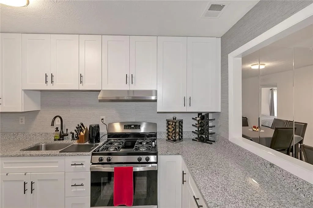 1402 Woodcliff Drive, Sandy Springs, Georgia 30350, 1 Bedroom Bedrooms, ,1 BathroomBathrooms,Residential,Sold,1402 Woodcliff Drive,6912190