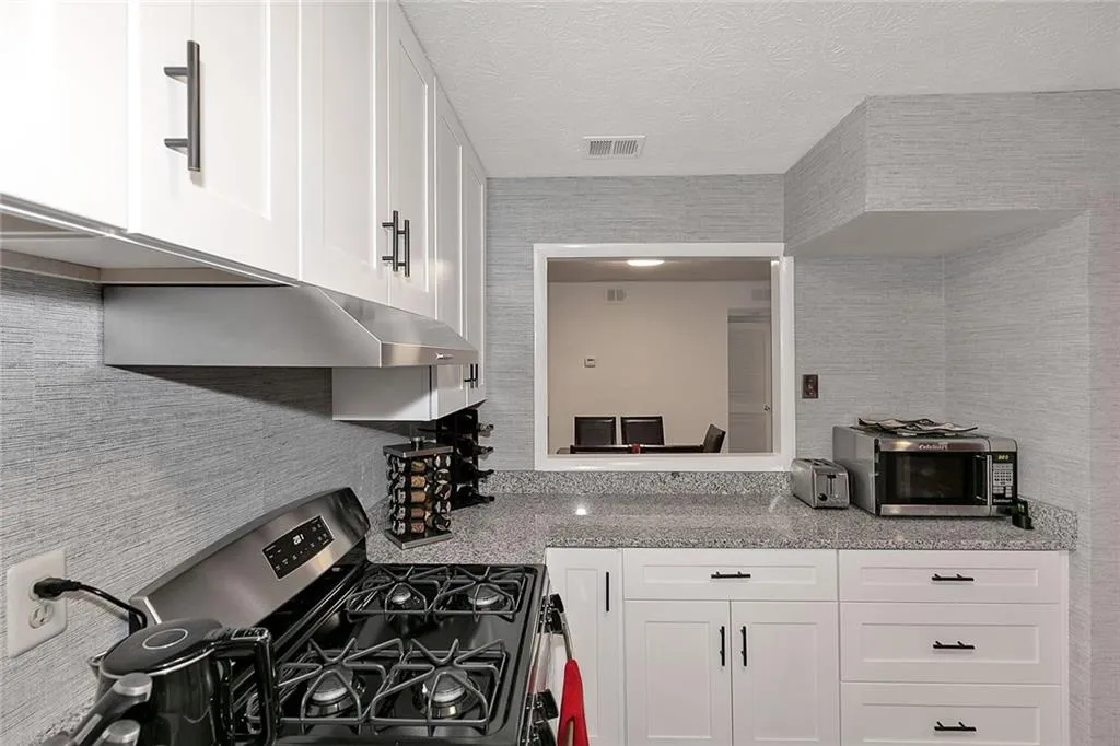 1402 Woodcliff Drive, Sandy Springs, Georgia 30350, 1 Bedroom Bedrooms, ,1 BathroomBathrooms,Residential,Sold,1402 Woodcliff Drive,6912190