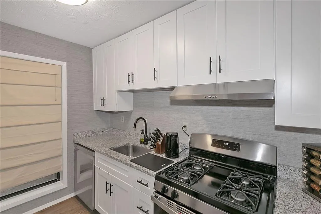 1402 Woodcliff Drive, Sandy Springs, Georgia 30350, 1 Bedroom Bedrooms, ,1 BathroomBathrooms,Residential,Sold,1402 Woodcliff Drive,6912190