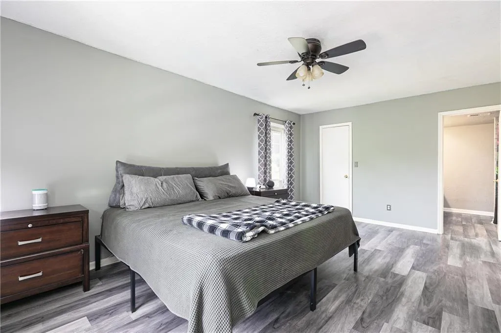 6851 Roswell Road Ne Unit L9, Sandy Springs, Georgia 30328, 3 Bedrooms Bedrooms, ,2 BathroomsBathrooms,Residential,Sold,6851 Roswell Road Ne Unit L9,7226169