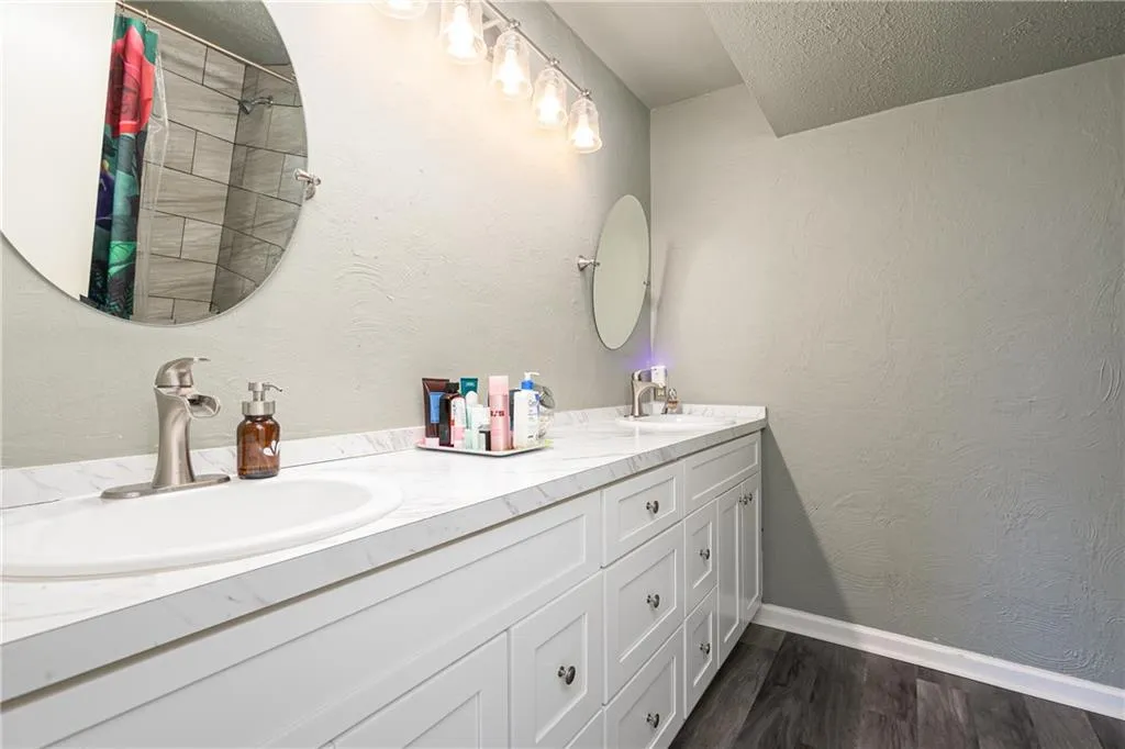 6851 Roswell Road Ne Unit L9, Sandy Springs, Georgia 30328, 3 Bedrooms Bedrooms, ,2 BathroomsBathrooms,Residential,Sold,6851 Roswell Road Ne Unit L9,7226169