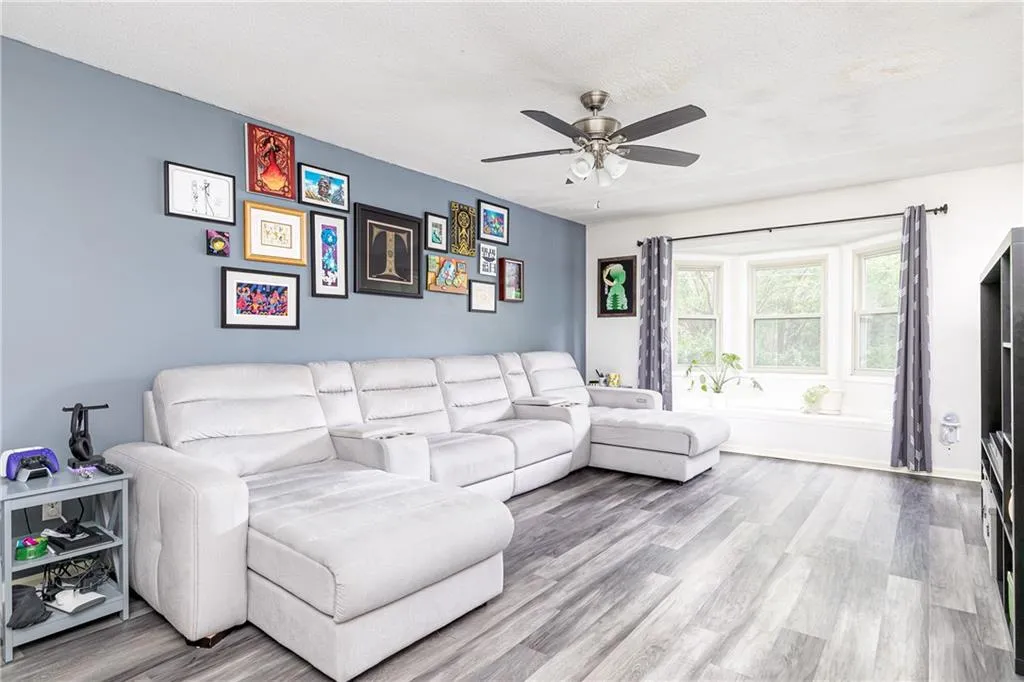 6851 Roswell Road Ne Unit L9, Sandy Springs, Georgia 30328, 3 Bedrooms Bedrooms, ,2 BathroomsBathrooms,Residential,Sold,6851 Roswell Road Ne Unit L9,7226169
