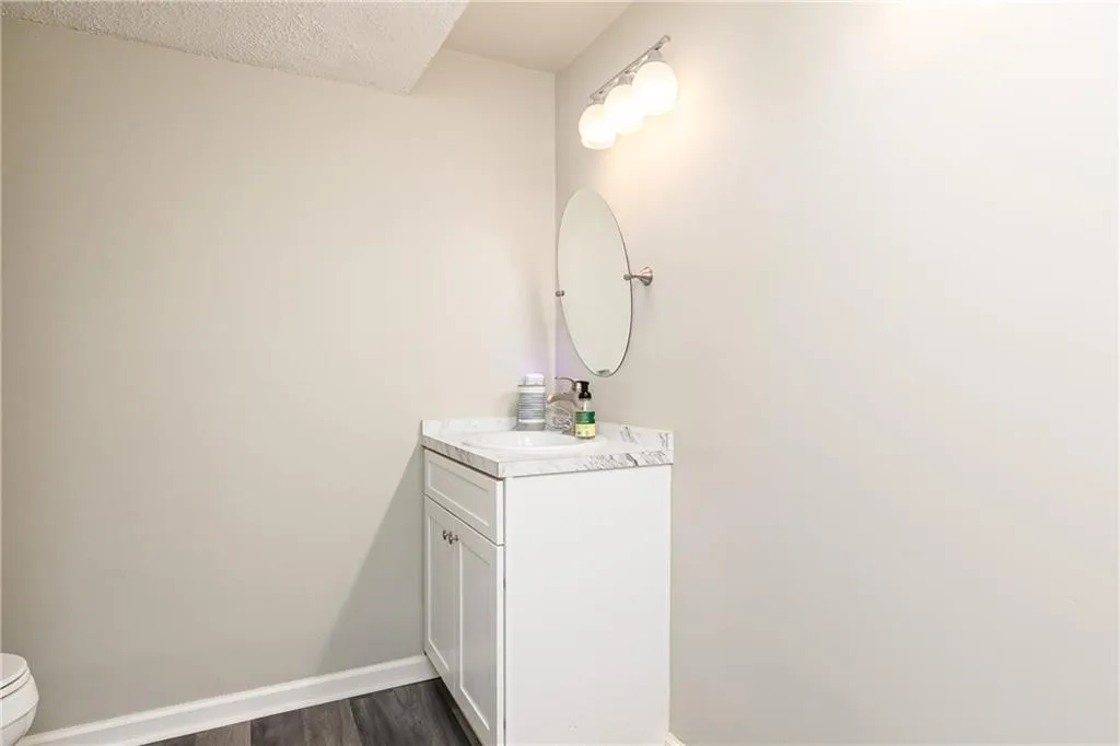 6851 Roswell Road Ne Unit L9, Sandy Springs, Georgia 30328, 3 Bedrooms Bedrooms, ,2 BathroomsBathrooms,Residential,Sold,6851 Roswell Road Ne Unit L9,7226169