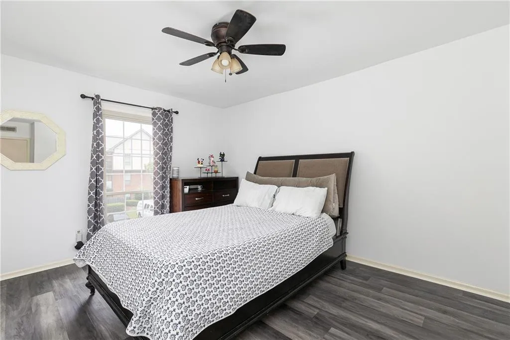 6851 Roswell Road Ne Unit L9, Sandy Springs, Georgia 30328, 3 Bedrooms Bedrooms, ,2 BathroomsBathrooms,Residential,Sold,6851 Roswell Road Ne Unit L9,7226169