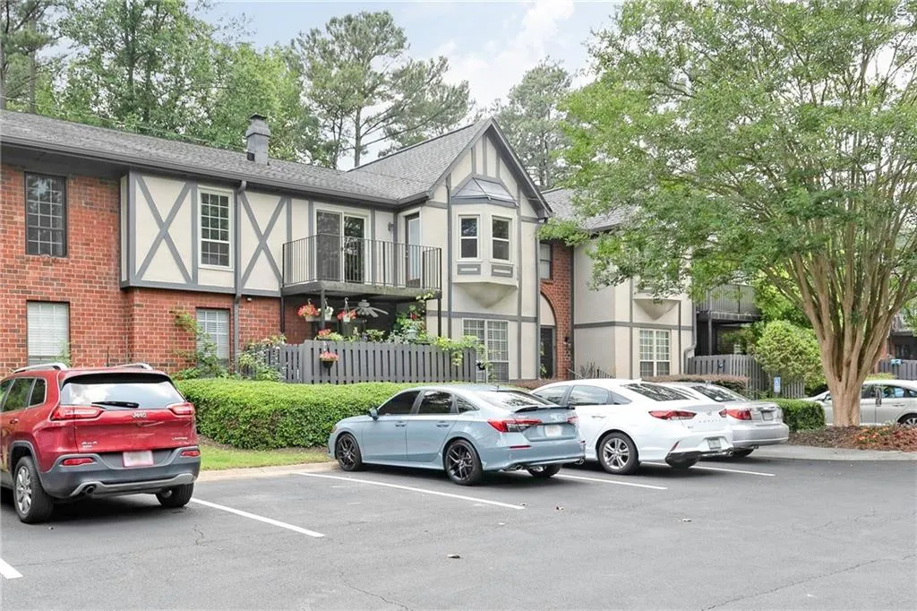 6851 Roswell Road Ne Unit L9, Sandy Springs, Georgia 30328, 3 Bedrooms Bedrooms, ,2 BathroomsBathrooms,Residential,Sold,6851 Roswell Road Ne Unit L9,7226169