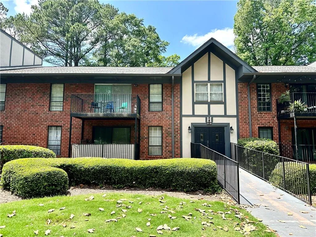 6851 Roswell Road Unit H33, Sandy Springs, Georgia 30328, 2 Bedrooms Bedrooms, ,2 BathroomsBathrooms,Residential,Sold,6851 Roswell Road Unit H33,7389066