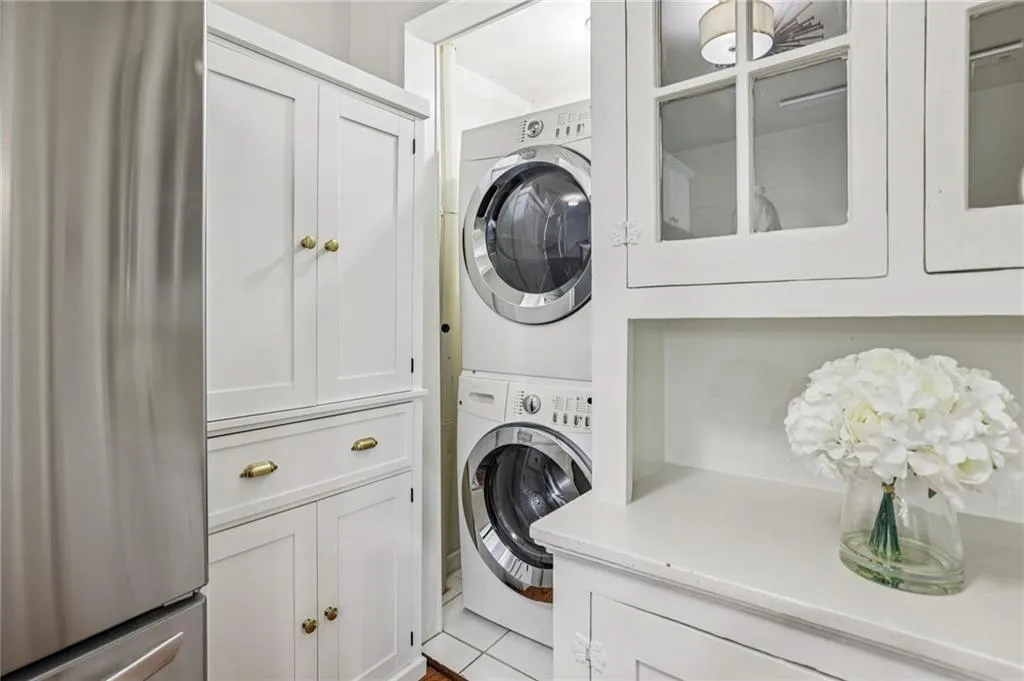 8 Collier Road Unit A1, Atlanta, Georgia 30309, 2 Bedrooms Bedrooms, ,1 BathroomBathrooms,Residential,For Sale,8 Collier Road Unit A1,7661144