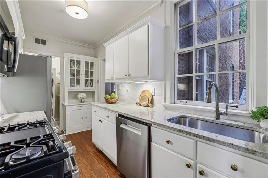 8 Collier Road Unit A1, Atlanta, Georgia 30309, 2 Bedrooms Bedrooms, ,1 BathroomBathrooms,Residential,For Sale,8 Collier Road Unit A1,7661144
