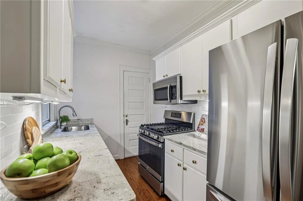 8 Collier Road Unit A1, Atlanta, Georgia 30309, 2 Bedrooms Bedrooms, ,1 BathroomBathrooms,Residential,For Sale,8 Collier Road Unit A1,7661144