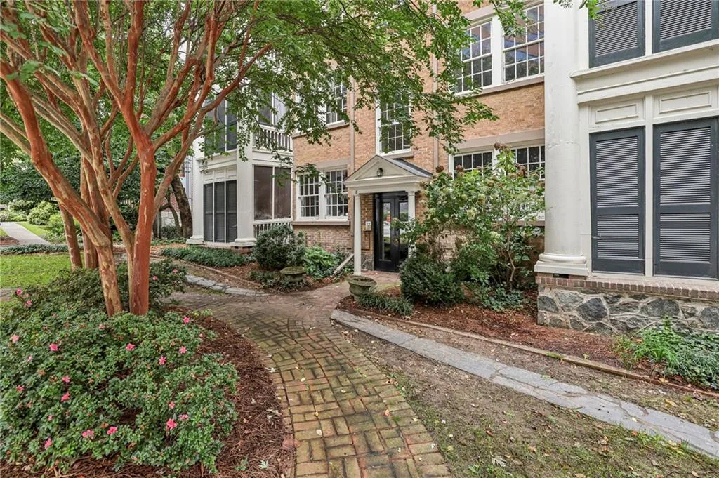 8 Collier Road Unit A1, Atlanta, Georgia 30309, 2 Bedrooms Bedrooms, ,1 BathroomBathrooms,Residential,For Sale,8 Collier Road Unit A1,7661144