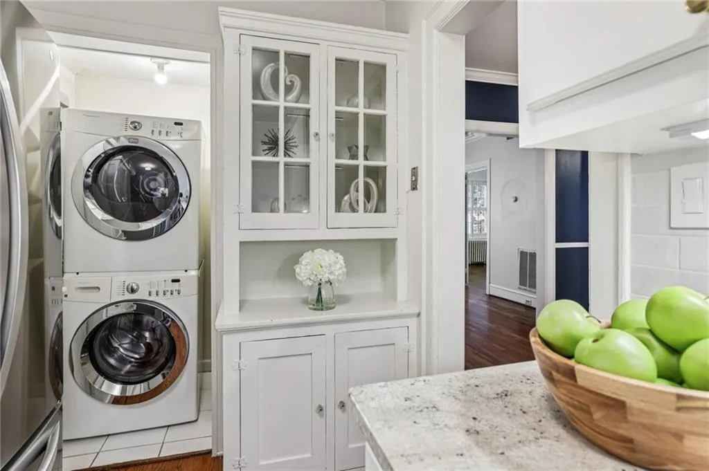8 Collier Road Unit A1, Atlanta, Georgia 30309, 2 Bedrooms Bedrooms, ,1 BathroomBathrooms,Residential,For Sale,8 Collier Road Unit A1,7661144