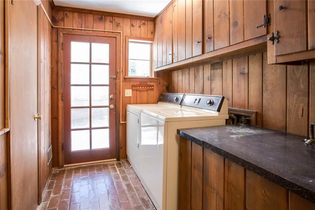 4825 Woodvale Drive Nw, Atlanta, Georgia 30327, 6 Bedrooms Bedrooms, ,6 BathroomsBathrooms,Residential,Sold,4825 Woodvale Drive Nw,5980428