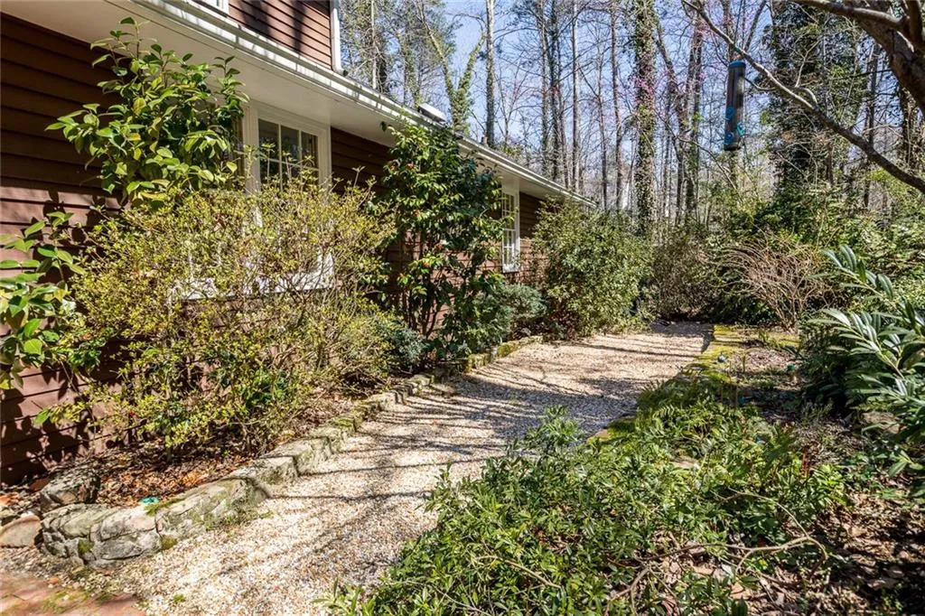 4825 Woodvale Drive Nw, Atlanta, Georgia 30327, 6 Bedrooms Bedrooms, ,6 BathroomsBathrooms,Residential,Sold,4825 Woodvale Drive Nw,5980428