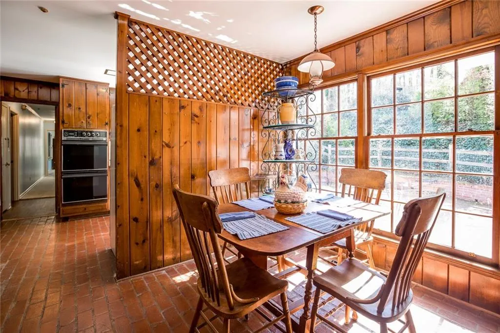 4825 Woodvale Drive Nw, Atlanta, Georgia 30327, 6 Bedrooms Bedrooms, ,6 BathroomsBathrooms,Residential,Sold,4825 Woodvale Drive Nw,5980428