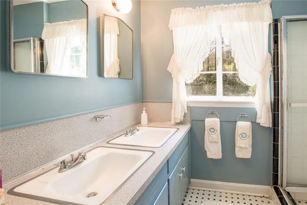 4825 Woodvale Drive Nw, Atlanta, Georgia 30327, 6 Bedrooms Bedrooms, ,6 BathroomsBathrooms,Residential,Sold,4825 Woodvale Drive Nw,5980428