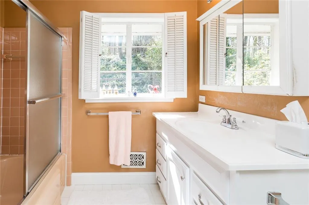 4825 Woodvale Drive Nw, Atlanta, Georgia 30327, 6 Bedrooms Bedrooms, ,6 BathroomsBathrooms,Residential,Sold,4825 Woodvale Drive Nw,5980428