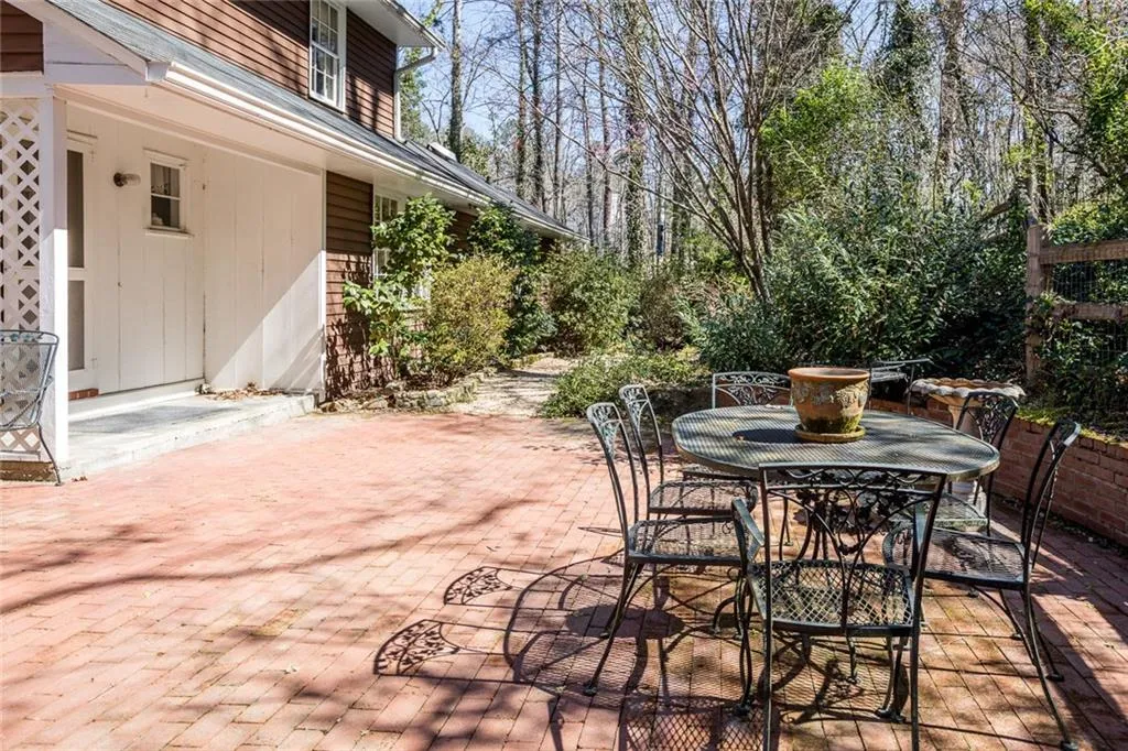 4825 Woodvale Drive Nw, Atlanta, Georgia 30327, 6 Bedrooms Bedrooms, ,6 BathroomsBathrooms,Residential,Sold,4825 Woodvale Drive Nw,5980428