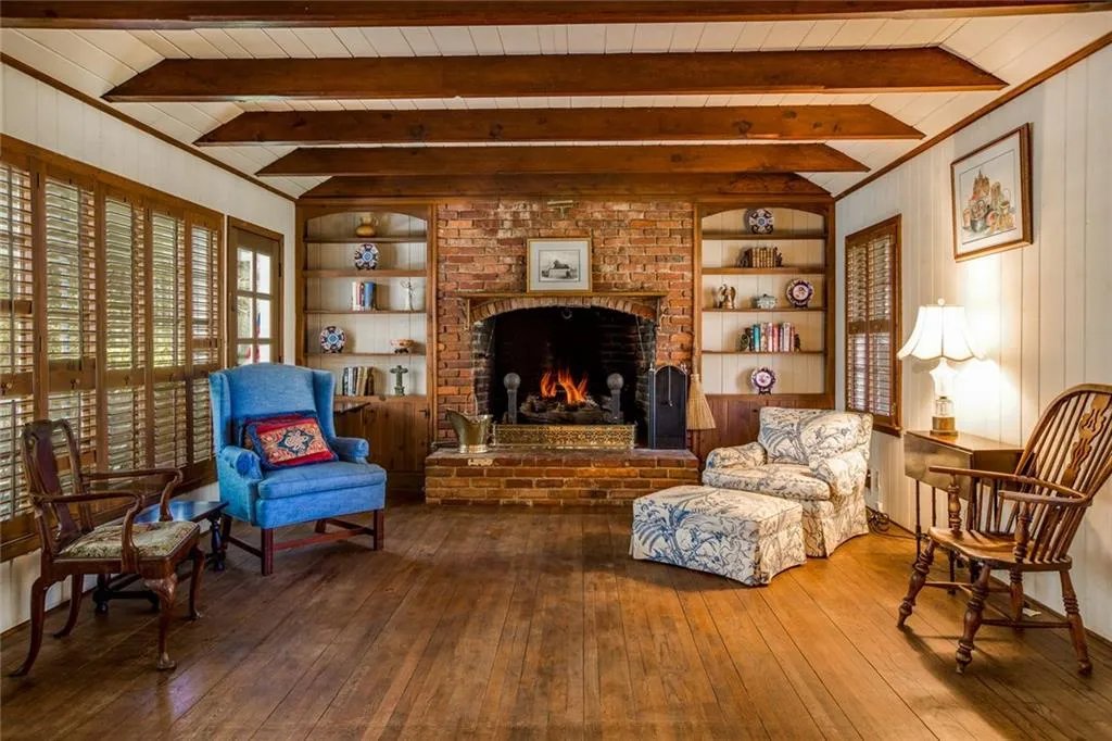 4825 Woodvale Drive Nw, Atlanta, Georgia 30327, 6 Bedrooms Bedrooms, ,6 BathroomsBathrooms,Residential,Sold,4825 Woodvale Drive Nw,5980428