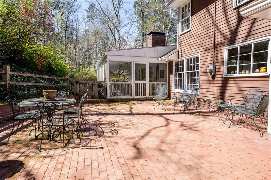 4825 Woodvale Drive Nw, Atlanta, Georgia 30327, 6 Bedrooms Bedrooms, ,6 BathroomsBathrooms,Residential,Sold,4825 Woodvale Drive Nw,5980428