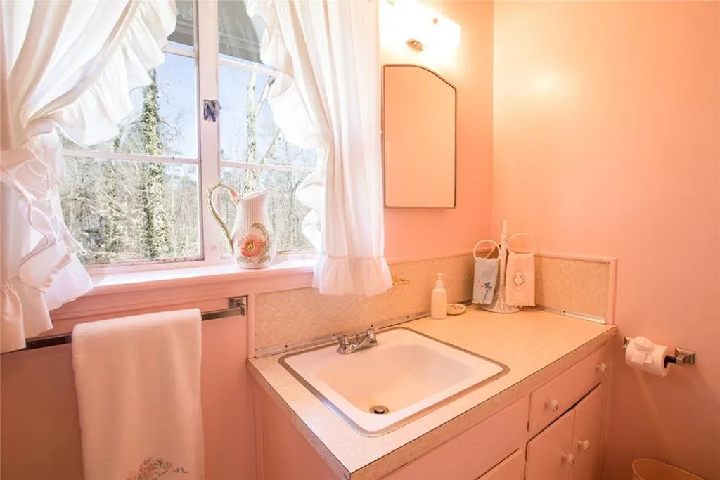 4825 Woodvale Drive Nw, Atlanta, Georgia 30327, 6 Bedrooms Bedrooms, ,6 BathroomsBathrooms,Residential,Sold,4825 Woodvale Drive Nw,5980428