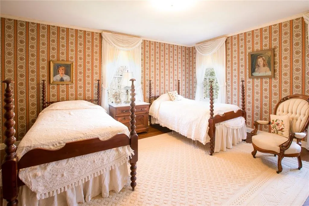 4825 Woodvale Drive Nw, Atlanta, Georgia 30327, 6 Bedrooms Bedrooms, ,6 BathroomsBathrooms,Residential,Sold,4825 Woodvale Drive Nw,5980428