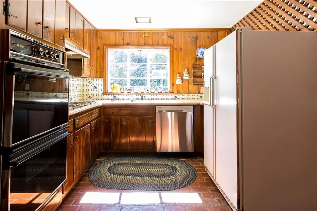 4825 Woodvale Drive Nw, Atlanta, Georgia 30327, 6 Bedrooms Bedrooms, ,6 BathroomsBathrooms,Residential,Sold,4825 Woodvale Drive Nw,5980428