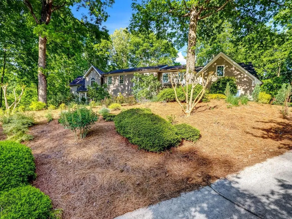 9460 Huntcliff Trce, Sandy Springs, Georgia 30350, 6 Bedrooms Bedrooms, ,4 BathroomsBathrooms,Residential,Sold,9460 Huntcliff Trce,6876731