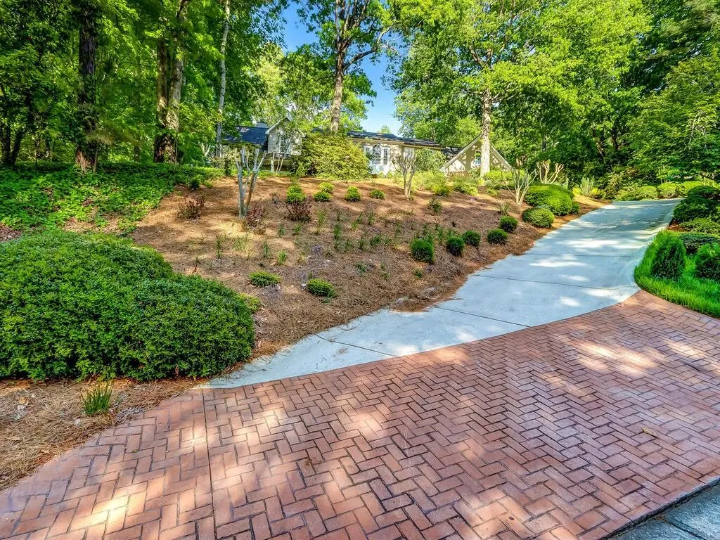 9460 Huntcliff Trce, Sandy Springs, Georgia 30350, 6 Bedrooms Bedrooms, ,4 BathroomsBathrooms,Residential,Sold,9460 Huntcliff Trce,6876731