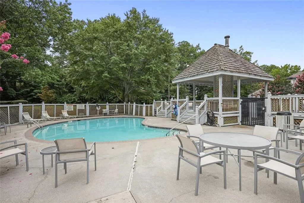 911 Hollyfax Circle Ne, Atlanta, Georgia 30328, 2 Bedrooms Bedrooms, ,2 BathroomsBathrooms,Residential,Sold,911 Hollyfax Circle Ne,7726025