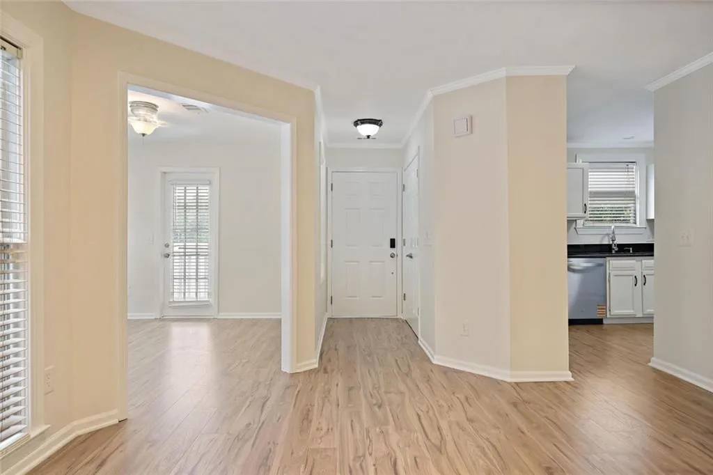 911 Hollyfax Circle Ne, Atlanta, Georgia 30328, 2 Bedrooms Bedrooms, ,2 BathroomsBathrooms,Residential,For Sale,911 Hollyfax Circle Ne,7726025