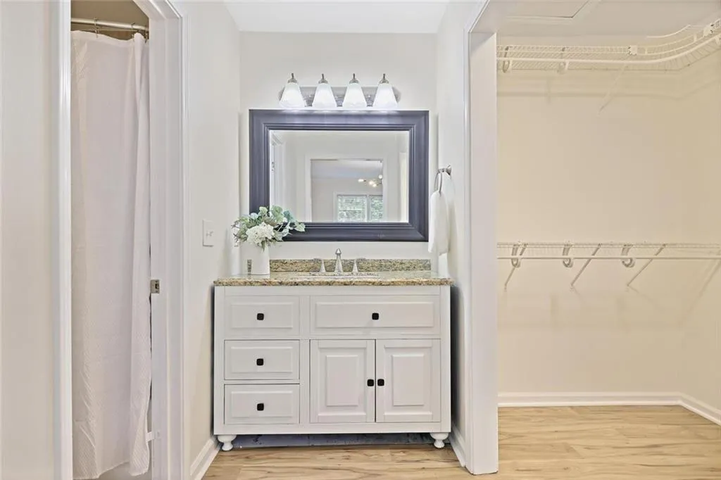 911 Hollyfax Circle Ne, Atlanta, Georgia 30328, 2 Bedrooms Bedrooms, ,2 BathroomsBathrooms,Residential,For Sale,911 Hollyfax Circle Ne,7726025