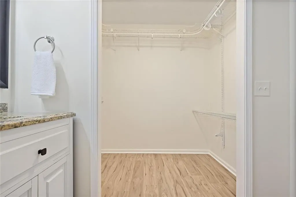 911 Hollyfax Circle Ne, Atlanta, Georgia 30328, 2 Bedrooms Bedrooms, ,2 BathroomsBathrooms,Residential,For Sale,911 Hollyfax Circle Ne,7726025