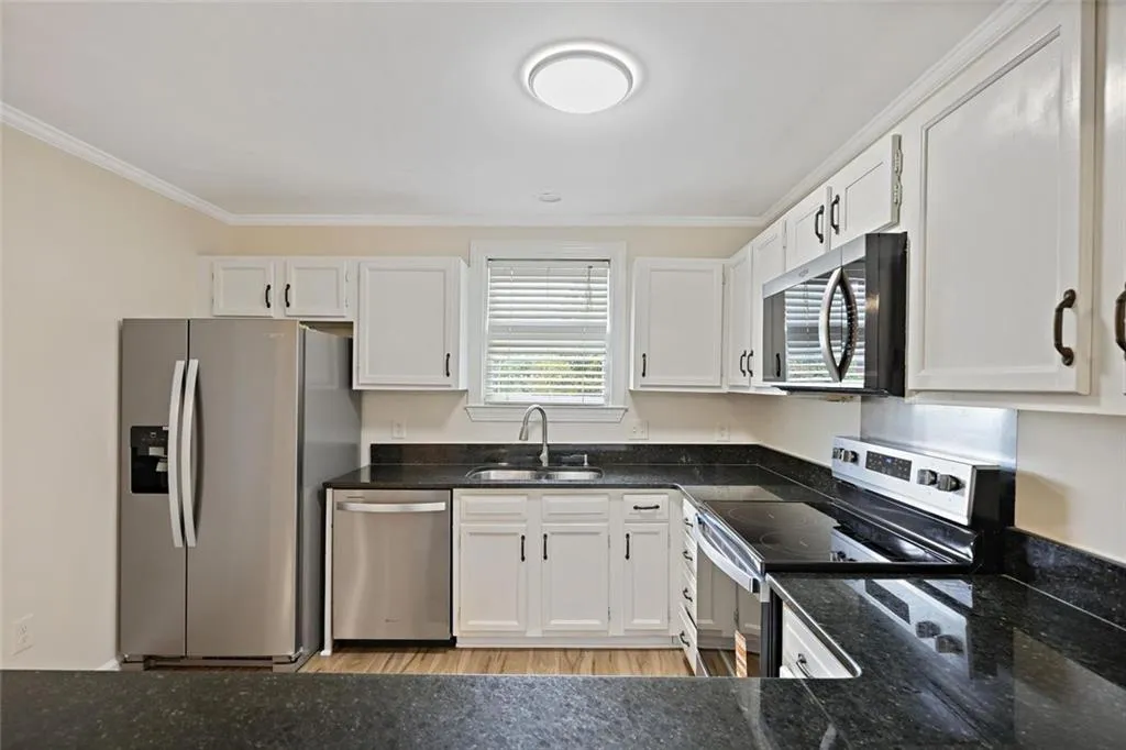 911 Hollyfax Circle Ne, Atlanta, Georgia 30328, 2 Bedrooms Bedrooms, ,2 BathroomsBathrooms,Residential,For Sale,911 Hollyfax Circle Ne,7726025