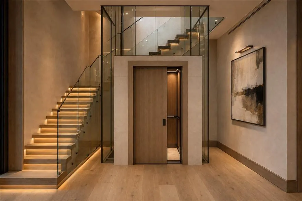Terrace level/Elevator