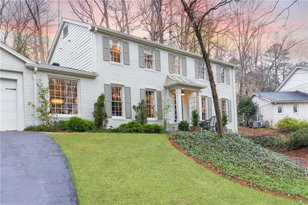 4298 Exeter Close Nw, Atlanta, Georgia 30327, 4 Bedrooms Bedrooms, ,3 BathroomsBathrooms,Residential,Sold,4298 Exeter Close Nw,5973011