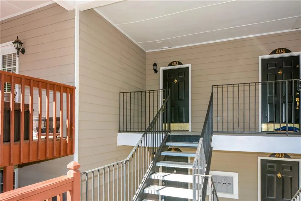 403 Brighton Point, Sandy Springs, Georgia 30328, 2 Bedrooms Bedrooms, ,2 BathroomsBathrooms,Residential,Sold,403 Brighton Point,5923889