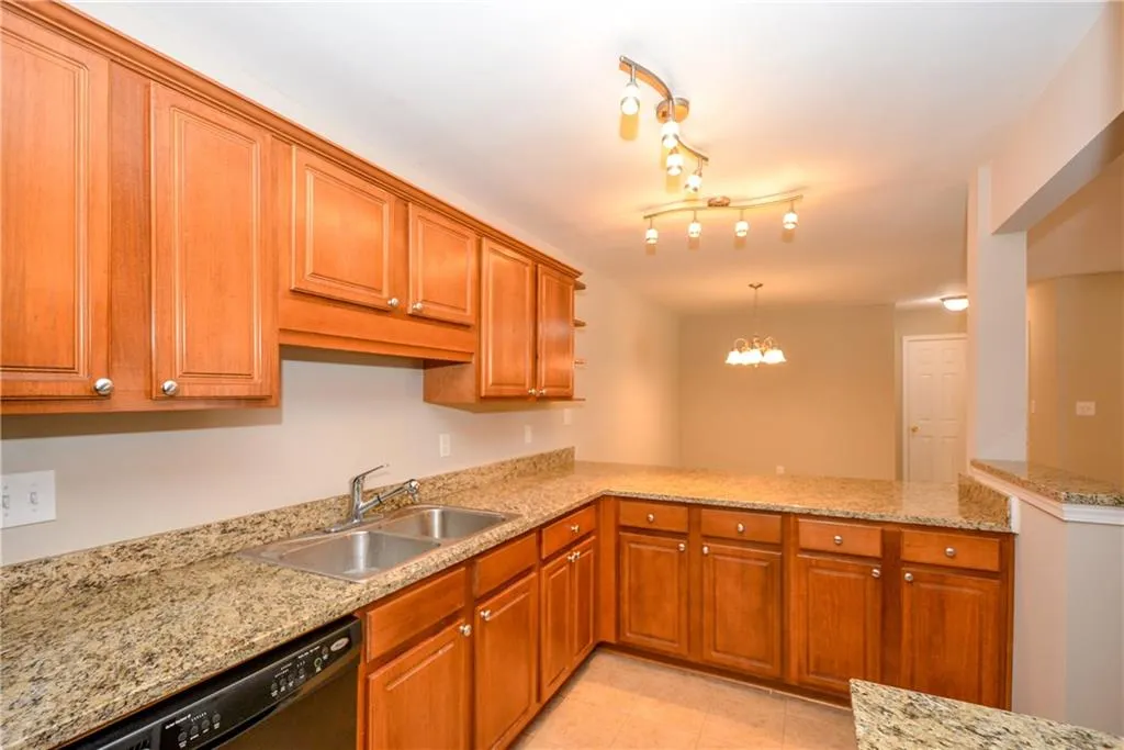 403 Brighton Point, Sandy Springs, Georgia 30328, 2 Bedrooms Bedrooms, ,2 BathroomsBathrooms,Residential,Sold,403 Brighton Point,5923889