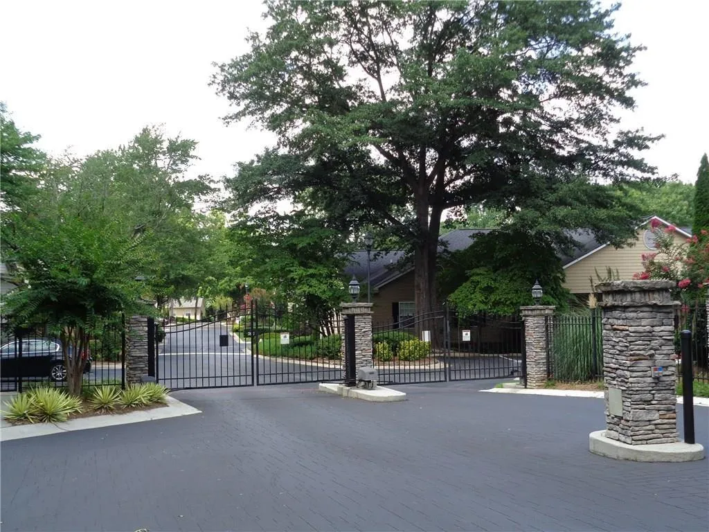 403 Brighton Point, Sandy Springs, Georgia 30328, 2 Bedrooms Bedrooms, ,2 BathroomsBathrooms,Residential,Sold,403 Brighton Point,5923889