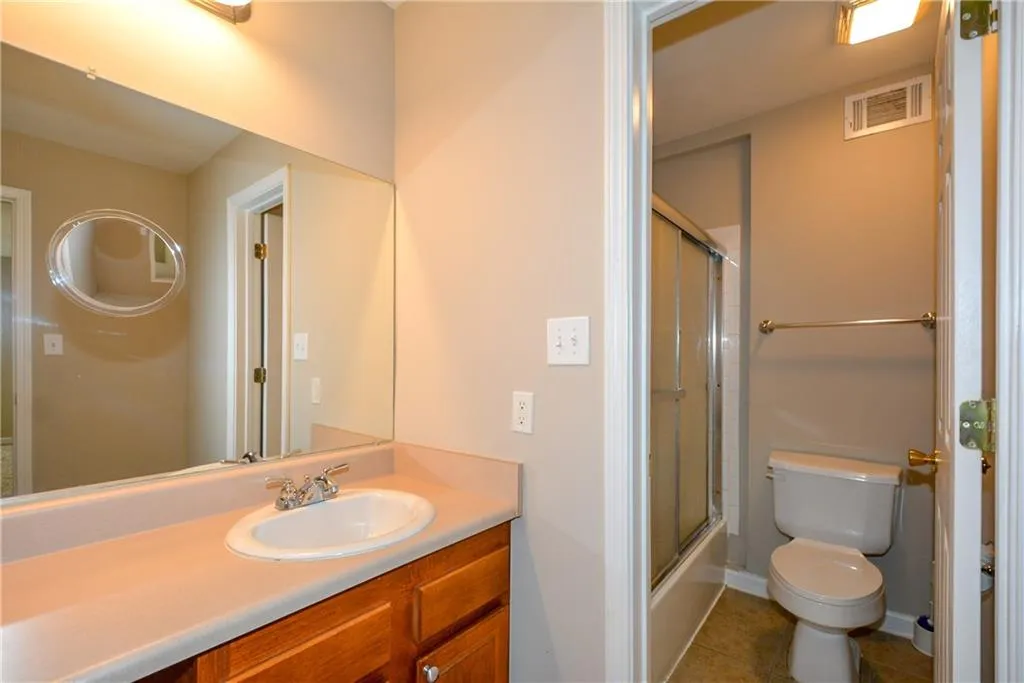 403 Brighton Point, Sandy Springs, Georgia 30328, 2 Bedrooms Bedrooms, ,2 BathroomsBathrooms,Residential,Sold,403 Brighton Point,5923889