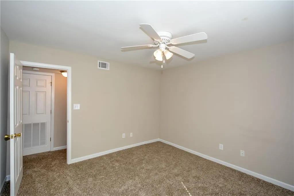 403 Brighton Point, Sandy Springs, Georgia 30328, 2 Bedrooms Bedrooms, ,2 BathroomsBathrooms,Residential,Sold,403 Brighton Point,5923889