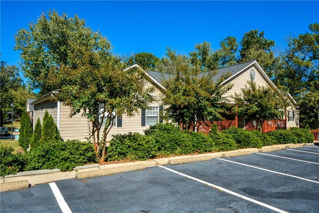 403 Brighton Point, Sandy Springs, Georgia 30328, 2 Bedrooms Bedrooms, ,2 BathroomsBathrooms,Residential,Sold,403 Brighton Point,5923889