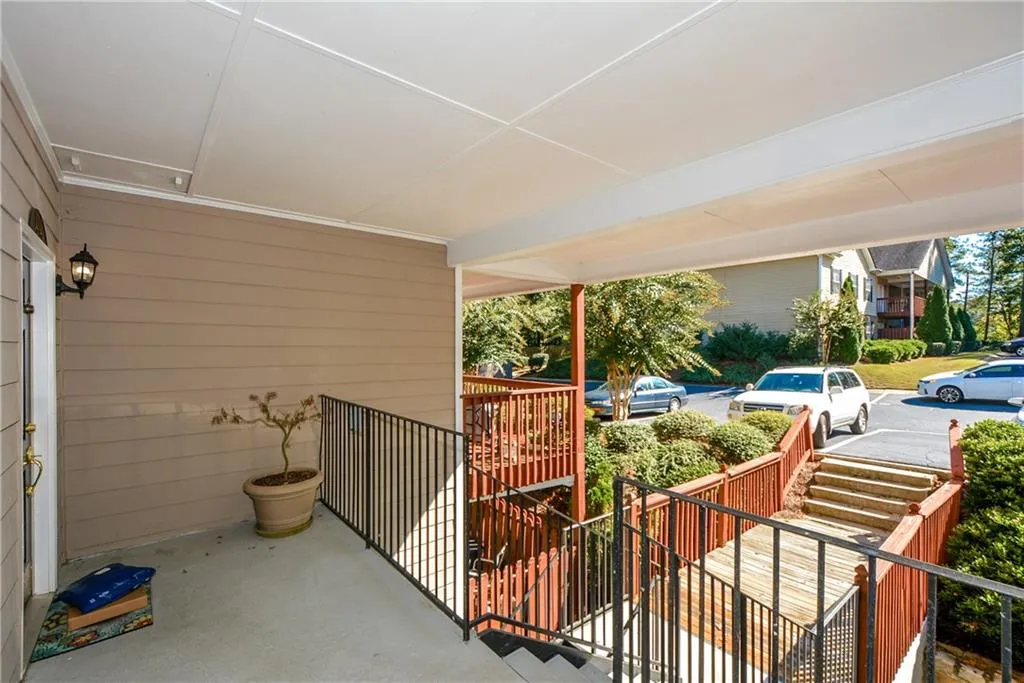 403 Brighton Point, Sandy Springs, Georgia 30328, 2 Bedrooms Bedrooms, ,2 BathroomsBathrooms,Residential,Sold,403 Brighton Point,5923889