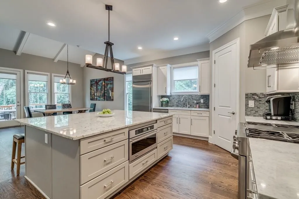 20 W Belle Isle Road, Sandy Springs, Georgia 30342, 5 Bedrooms Bedrooms, ,4 BathroomsBathrooms,Residential,Sold,20 W Belle Isle Road,6096099
