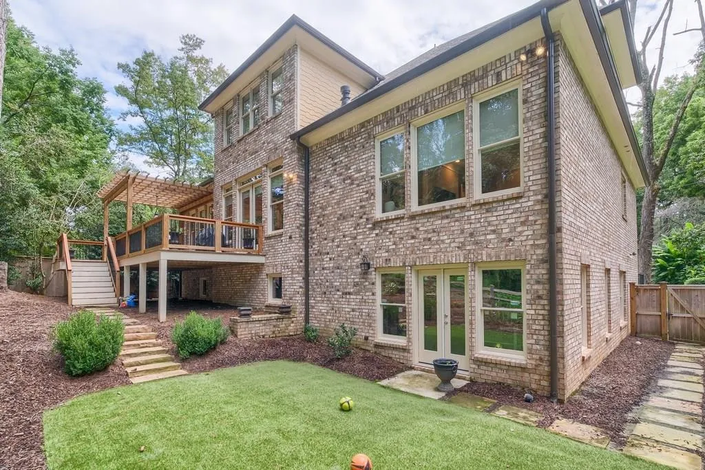 20 W Belle Isle Road, Sandy Springs, Georgia 30342, 5 Bedrooms Bedrooms, ,4 BathroomsBathrooms,Residential,Sold,20 W Belle Isle Road,6096099