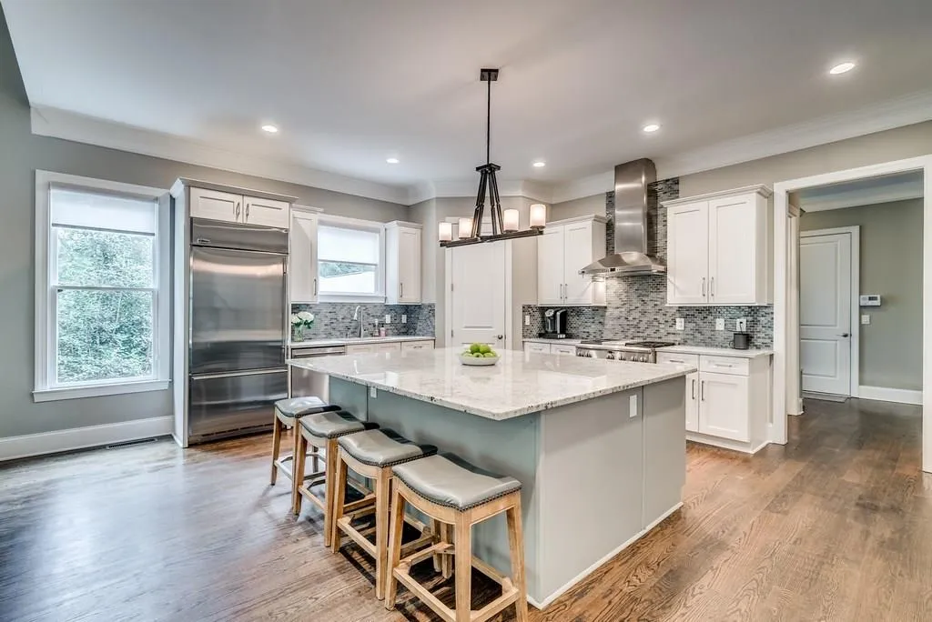 20 W Belle Isle Road, Sandy Springs, Georgia 30342, 5 Bedrooms Bedrooms, ,4 BathroomsBathrooms,Residential,Sold,20 W Belle Isle Road,6096099