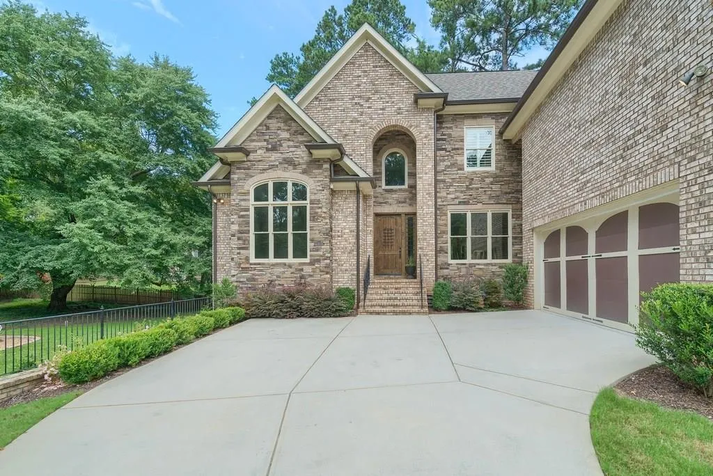 20 W Belle Isle Road, Sandy Springs, Georgia 30342, 5 Bedrooms Bedrooms, ,4 BathroomsBathrooms,Residential,Sold,20 W Belle Isle Road,6096099