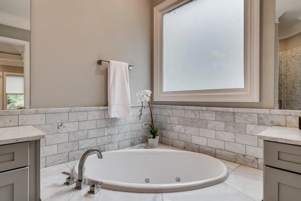 20 W Belle Isle Road, Sandy Springs, Georgia 30342, 5 Bedrooms Bedrooms, ,4 BathroomsBathrooms,Residential,Sold,20 W Belle Isle Road,6096099