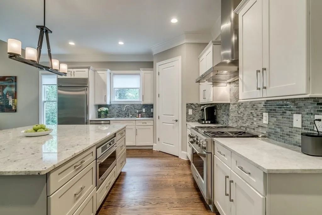 20 W Belle Isle Road, Sandy Springs, Georgia 30342, 5 Bedrooms Bedrooms, ,4 BathroomsBathrooms,Residential,Sold,20 W Belle Isle Road,6096099