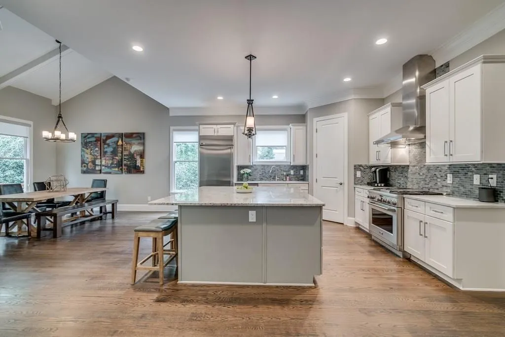 20 W Belle Isle Road, Sandy Springs, Georgia 30342, 5 Bedrooms Bedrooms, ,4 BathroomsBathrooms,Residential,Sold,20 W Belle Isle Road,6096099